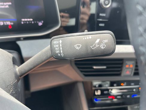 Certified 2025 Volkswagen Jetta SE FWD image 17