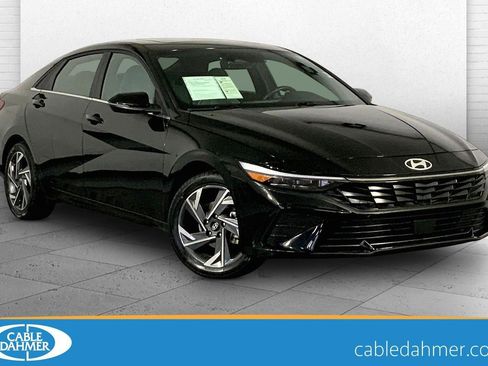 Used 2025 Hyundai Elantra Limited FWD image 1