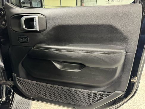 Used 2022 Jeep Wrangler Unlimited Sahara w/ Cold Weather Group image 9