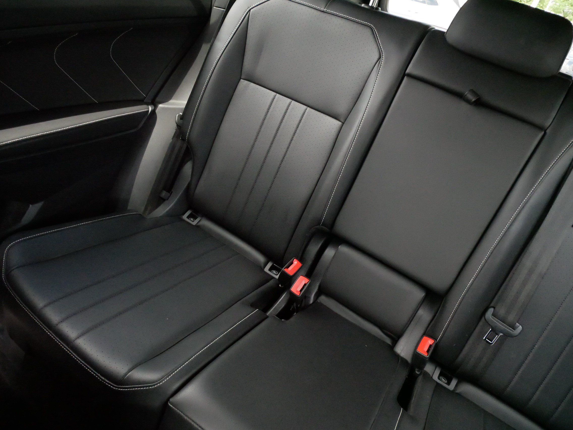 Certified 2022 Volkswagen Tiguan SE R-Line AWD/4WD image 12