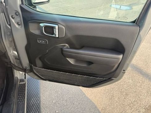 Used 2021 Jeep Wrangler Sport AWD/4WD image 10