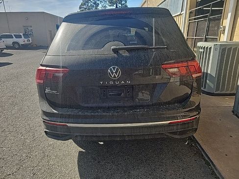 Used 2023 Volkswagen Tiguan SE image 4