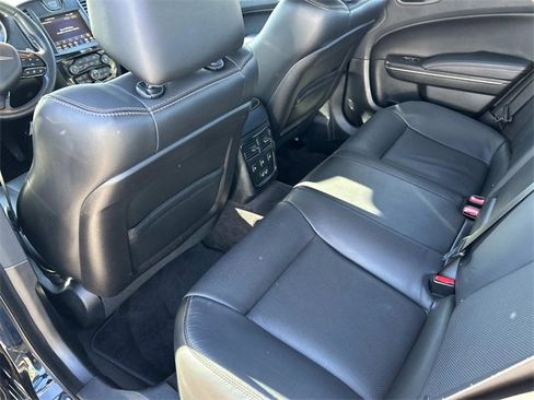 Used 2018 Chrysler 300 S w/ 300S Premium Group image 20