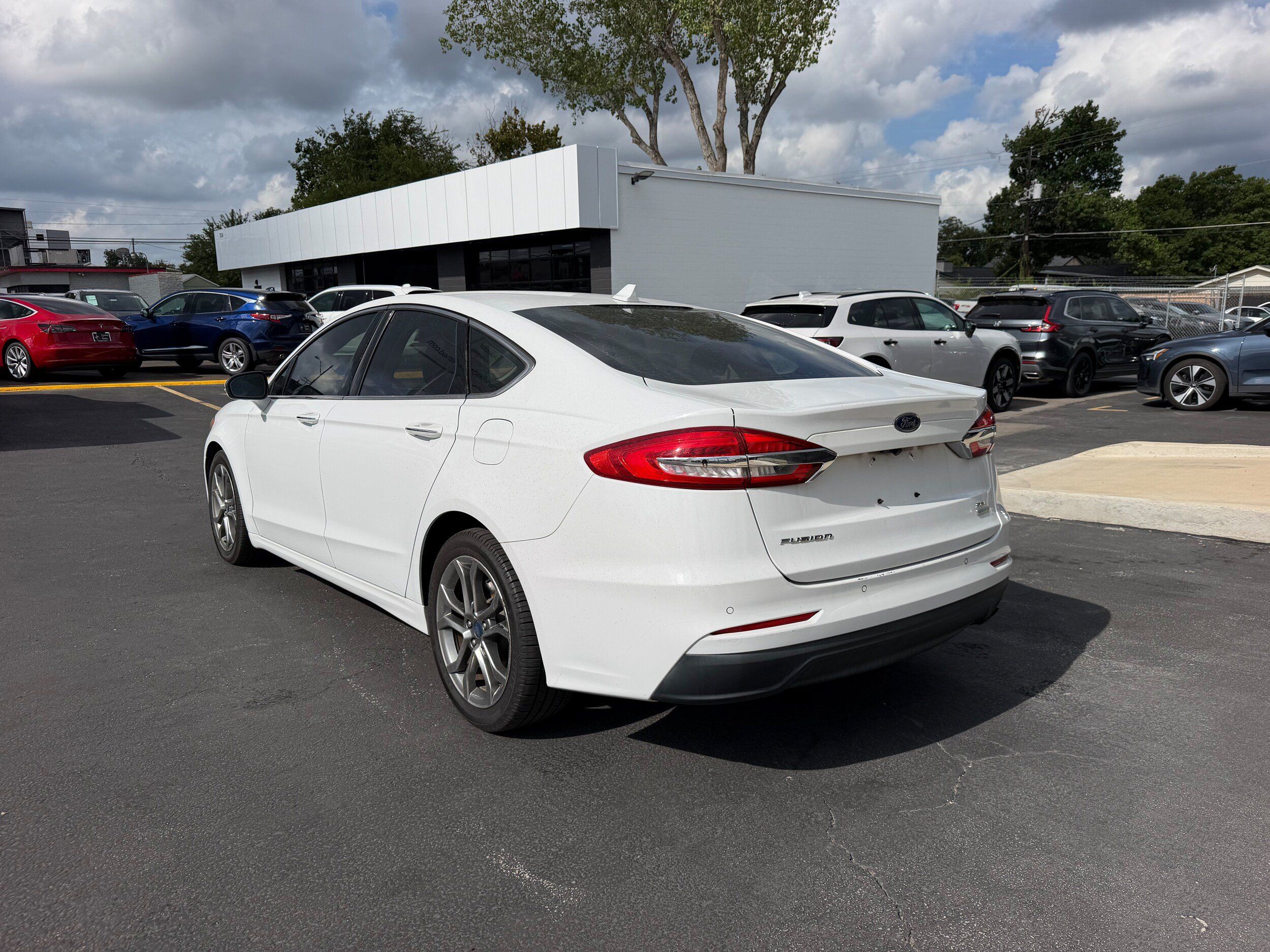 Used 2019 Ford Fusion SEL FWD image 4