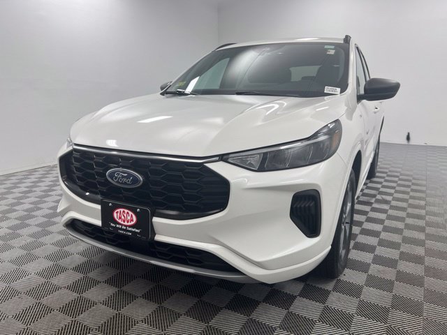 Used 2023 Ford Escape ST-Line w/ Tech Pack #1 AWD/4WD image 2