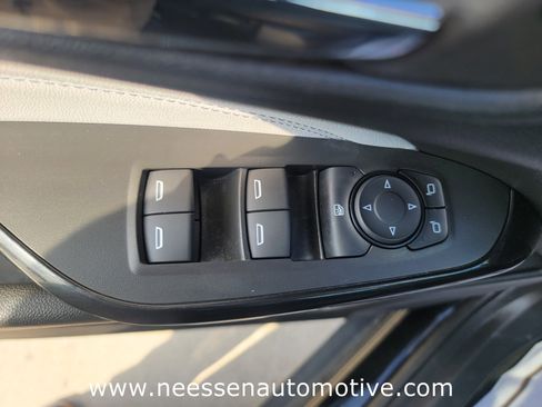 Used 2025 Chevrolet Trax LT w/ LT Convenience Package image 15