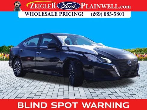 Used 2024 Nissan Altima 2.5 SV image 4