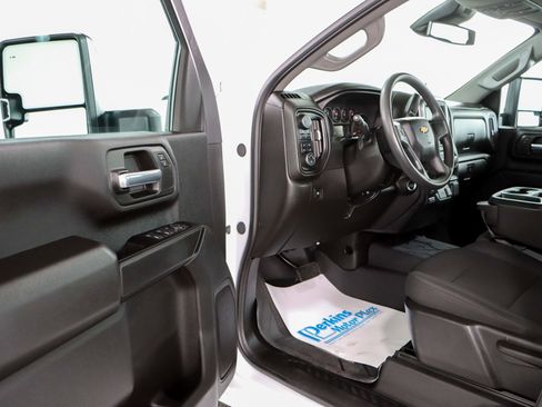 Used 2025 Chevrolet Silverado 2500 W/T w/ WT/CX Safety Package image 3