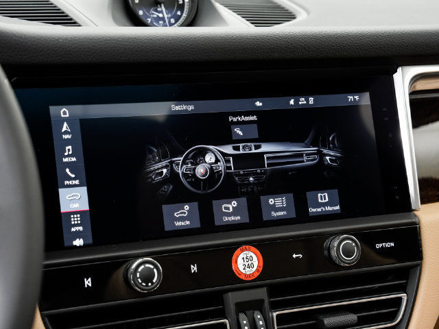 Certified 2026 Porsche Macan AWD/4WD image 19
