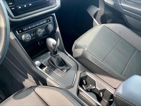 Used 2020 Volkswagen Tiguan SE w/ Panoramic Sunroof Package FWD image 17