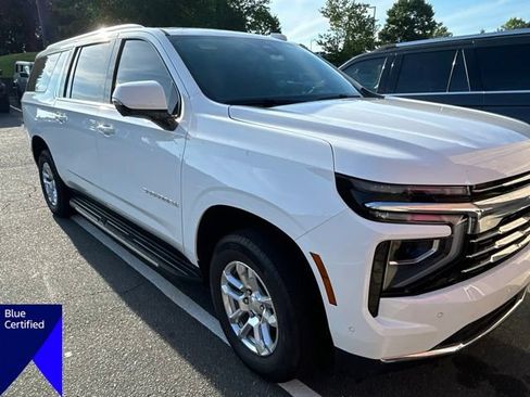Used 2025 Chevrolet Suburban LT w/ Comfort Package RWD image 4