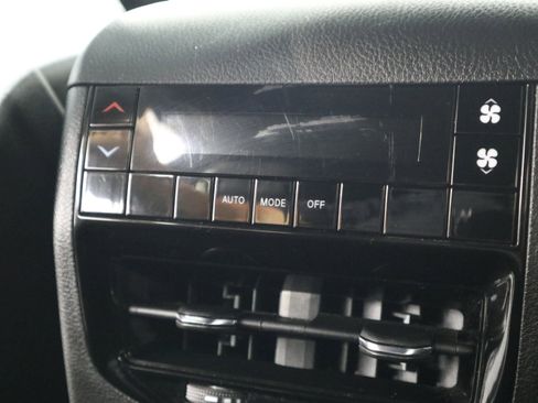 Used 2024 Jeep Grand Cherokee L Laredo image 17