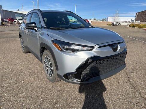 Certified 2025 Toyota Corolla Cross SE image 1