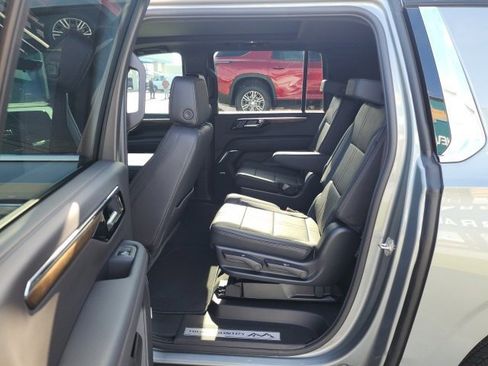 New 2026 Chevrolet Suburban High Country image 26