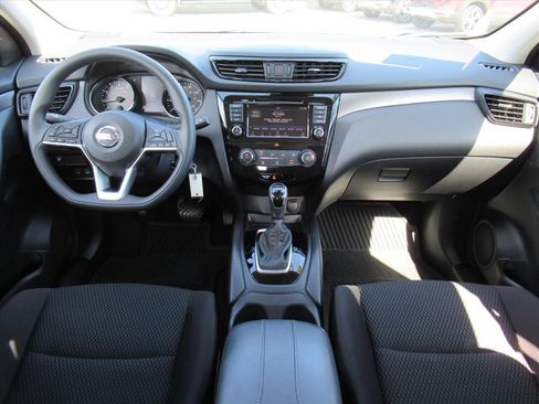 Used 2020 Nissan Rogue Sport S image 12