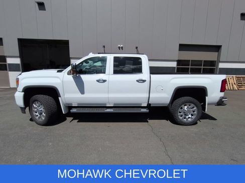 Used 2019 GMC Sierra 2500 Denali w/ Duramax Plus Package AWD/4WD image 10