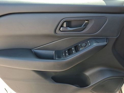 Used 2024 Nissan Rogue S AWD/4WD image 12