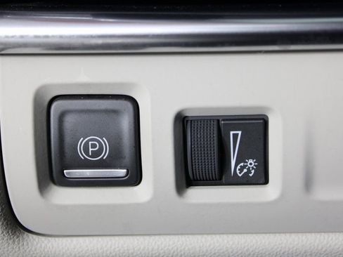 Used 2021 Cadillac XT4 Premium Luxury w/ LPO, Radiant Package image 22