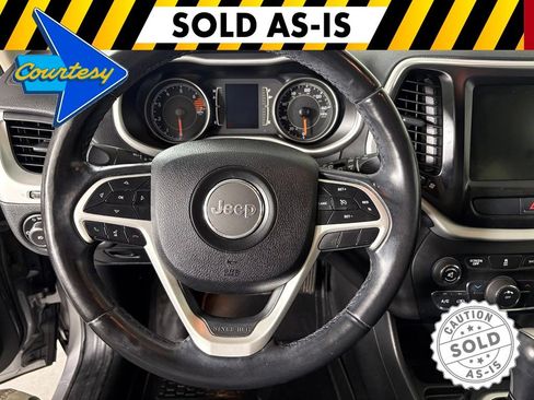 Used 2018 Jeep Cherokee Latitude Plus FWD image 23