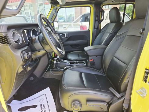 Used 2023 Jeep Wrangler Unlimited Sahara w/ Cold Weather Group AWD/4WD image 11