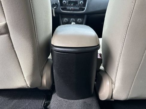 Used 2013 Chrysler 200 Touring FWD image 19