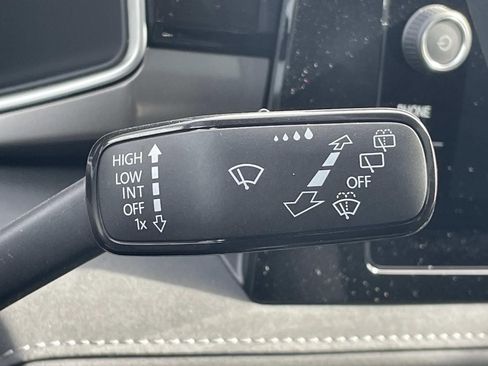 New 2026 Volkswagen Taos SE FWD image 23