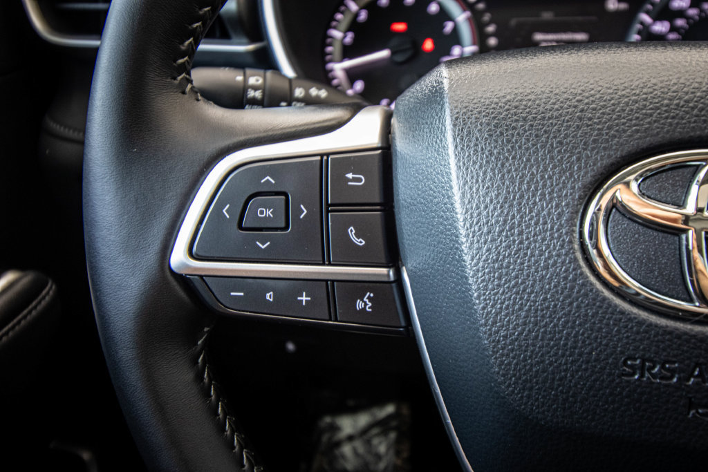 Used 2024 Toyota Highlander XLE FWD image 37
