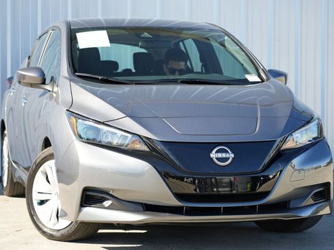 Used 2025 Nissan Leaf S image 2