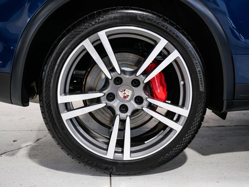 Used 2012 Porsche Cayenne Turbo image 52