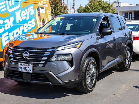 Used 2024 Nissan Rogue S FWD image 17