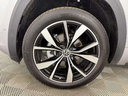 Used 2025 Volkswagen Atlas Cross Sport SEL Premium R-Line image 13