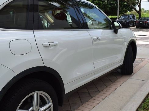 Used 2014 Porsche Cayenne Diesel Platinum Edition AWD/4WD image 24