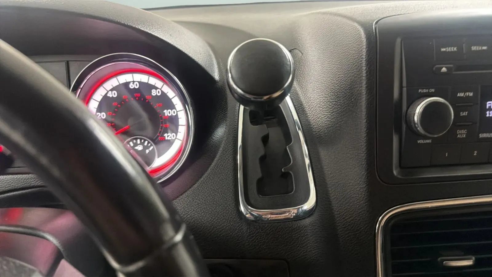 Used 2015 Dodge Grand Caravan American Value Package w/ UConnect Hands-Free Group FWD image 12