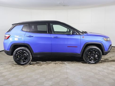 Used 2024 Jeep Compass Trailhawk image 12