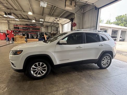 Used 2019 Jeep Cherokee Latitude AWD/4WD image 1