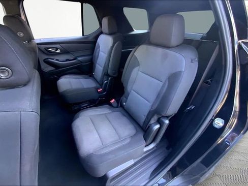 Used 2023 Chevrolet Traverse LT image 16