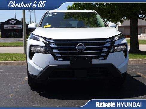 Used 2024 Nissan Rogue SV image 7