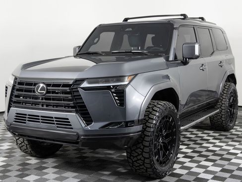 Used 2025 Lexus GX 550 image 2