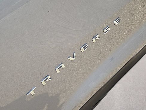 Used 2025 Chevrolet Traverse LT FWD image 11