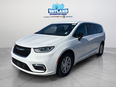 New 2026 Chrysler Pacifica Select image 1