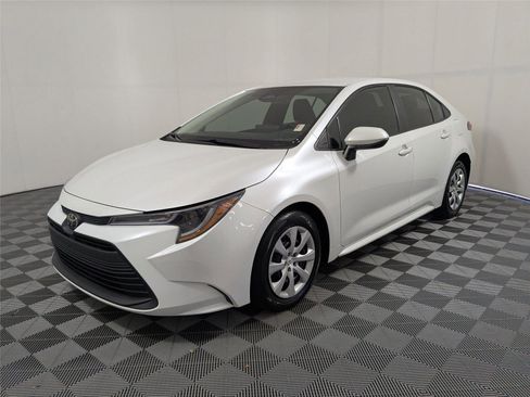 Certified 2023 Toyota Corolla LE image 2