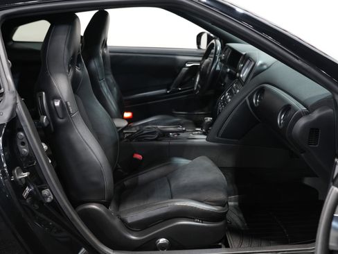 Used 2015 Nissan GT-R Premium image 34