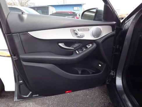 Used 2019 Mercedes-Benz GLC 300 4MATIC image 11