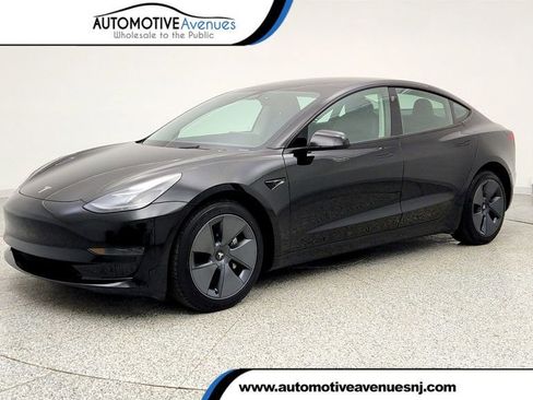 Used 2023 Tesla Model 3 Standard Range image 1