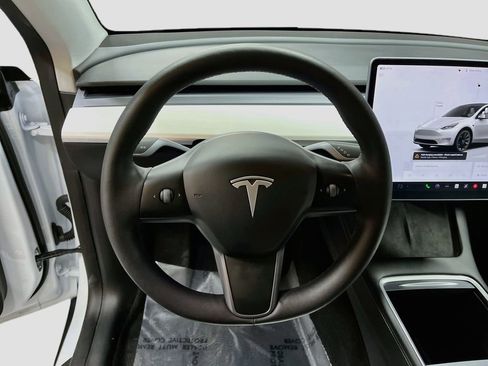 Used 2023 Tesla Model Y Long Range AWD/4WD image 10
