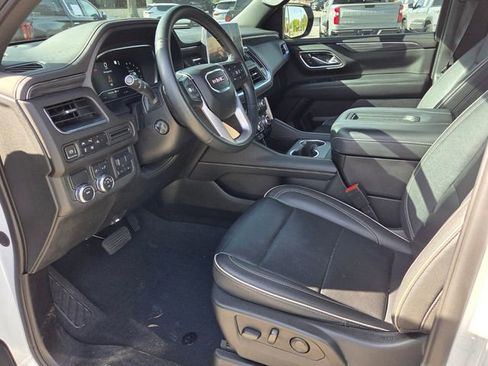 Used 2023 GMC Yukon SLT w/ SLT Premium Package image 8