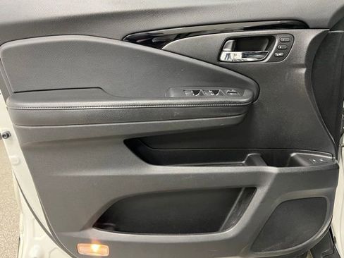 Used 2017 Honda Pilot Touring image 23