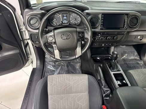 Used 2022 Toyota Tacoma TRD Sport image 13