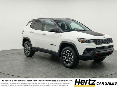 Used 2025 Jeep Compass Trailhawk AWD/4WD image 1
