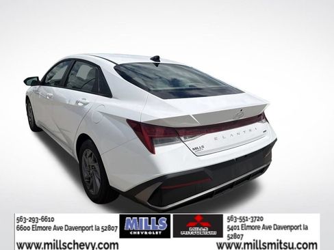 Used 2025 Hyundai Elantra Hybrid FWD image 7
